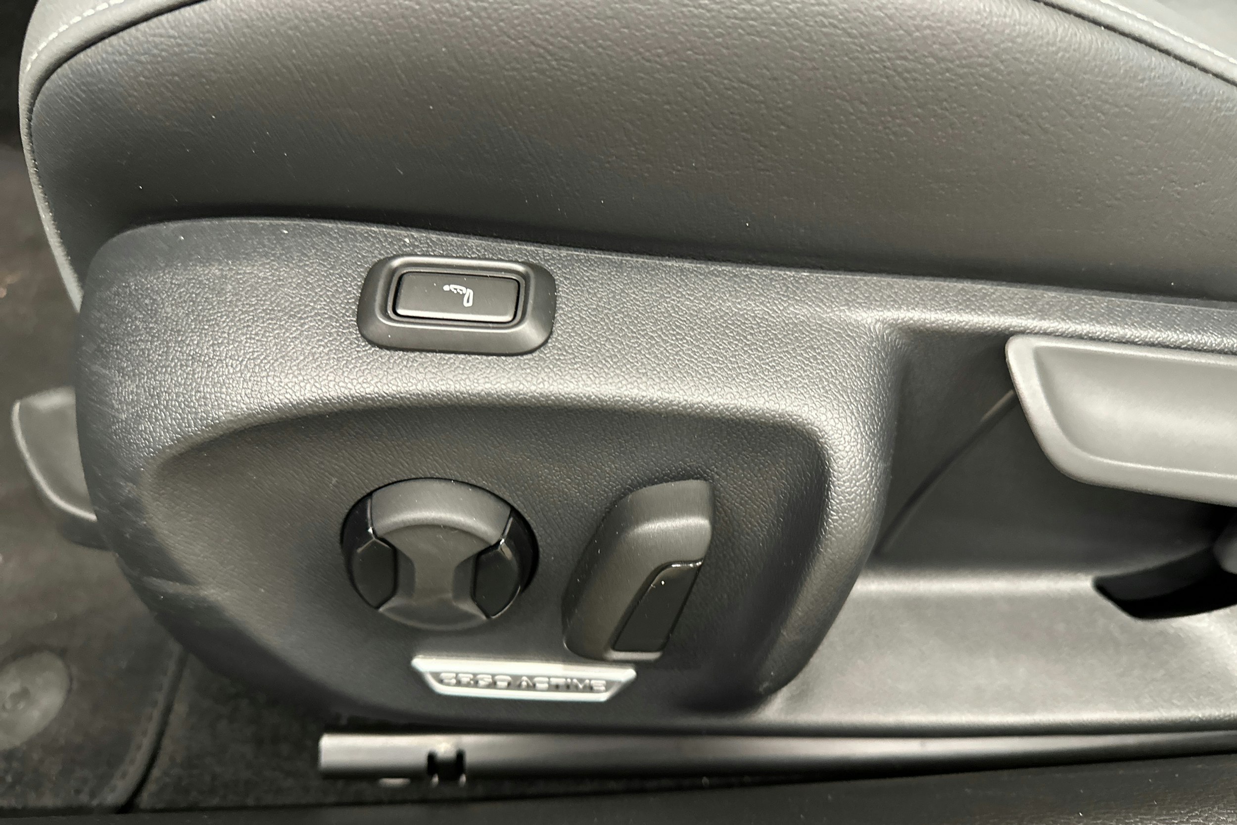 sininen Volkswagen Passat 2024 kuva 25.