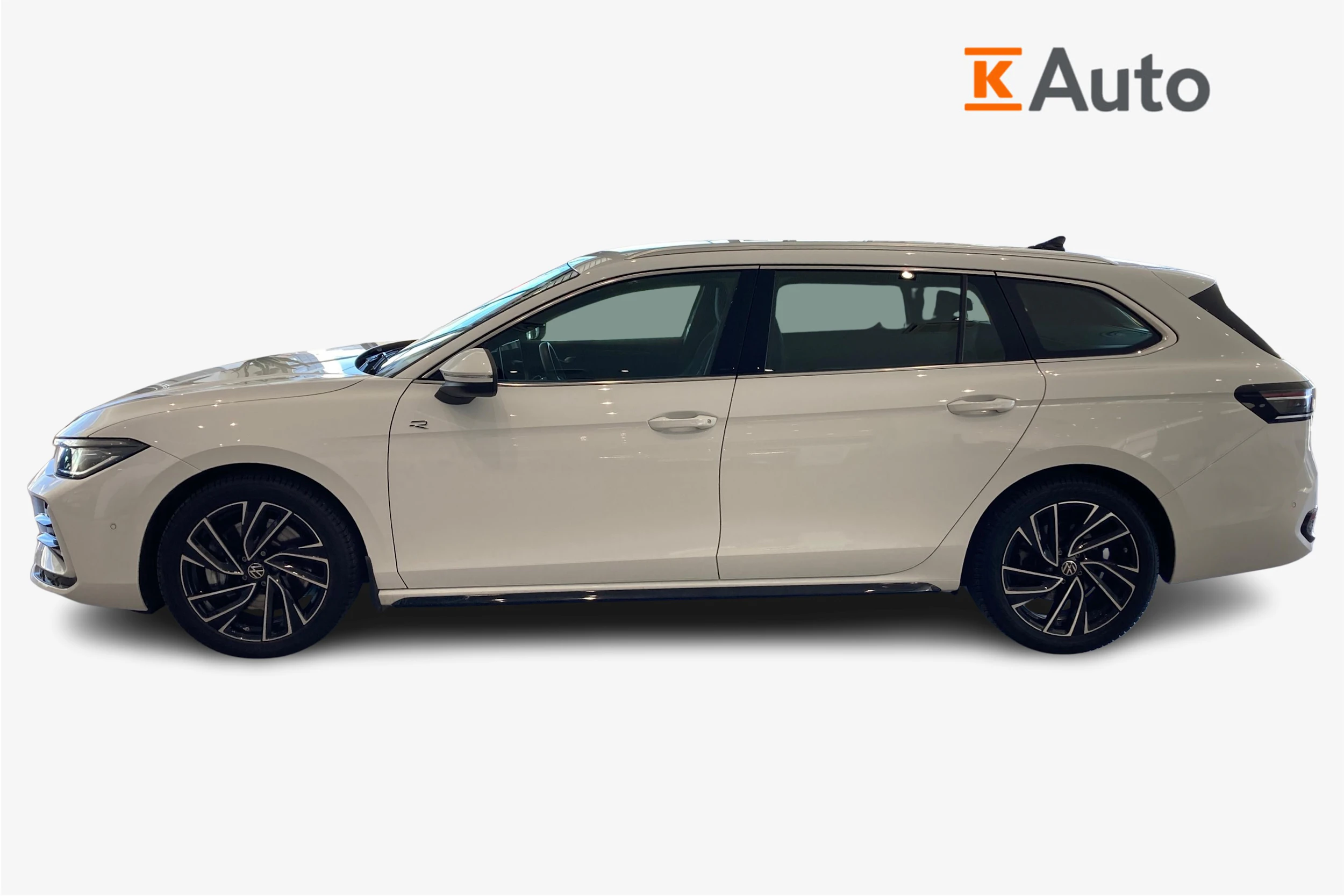 valkoinen Volkswagen Passat 2024 kuva 5.