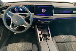 valkoinen Volkswagen Passat 2024 kuva 7.