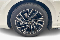 valkoinen Volkswagen Passat 2024 kuva 9.