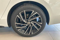 valkoinen Volkswagen Passat 2024 kuva 10.