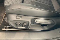 valkoinen Volkswagen Passat 2024 kuva 12.