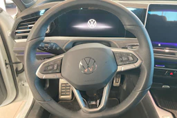 valkoinen Volkswagen Passat 2024 kuva 14.