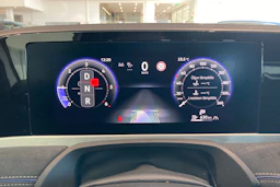 valkoinen Volkswagen Passat 2024 kuva 15.