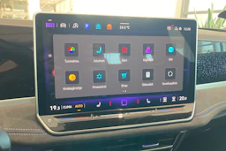 valkoinen Volkswagen Passat 2024 kuva 18.