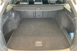 valkoinen Volkswagen Passat 2024 kuva 24.