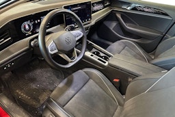 punainen Volkswagen Passat 2024 kuva 3.