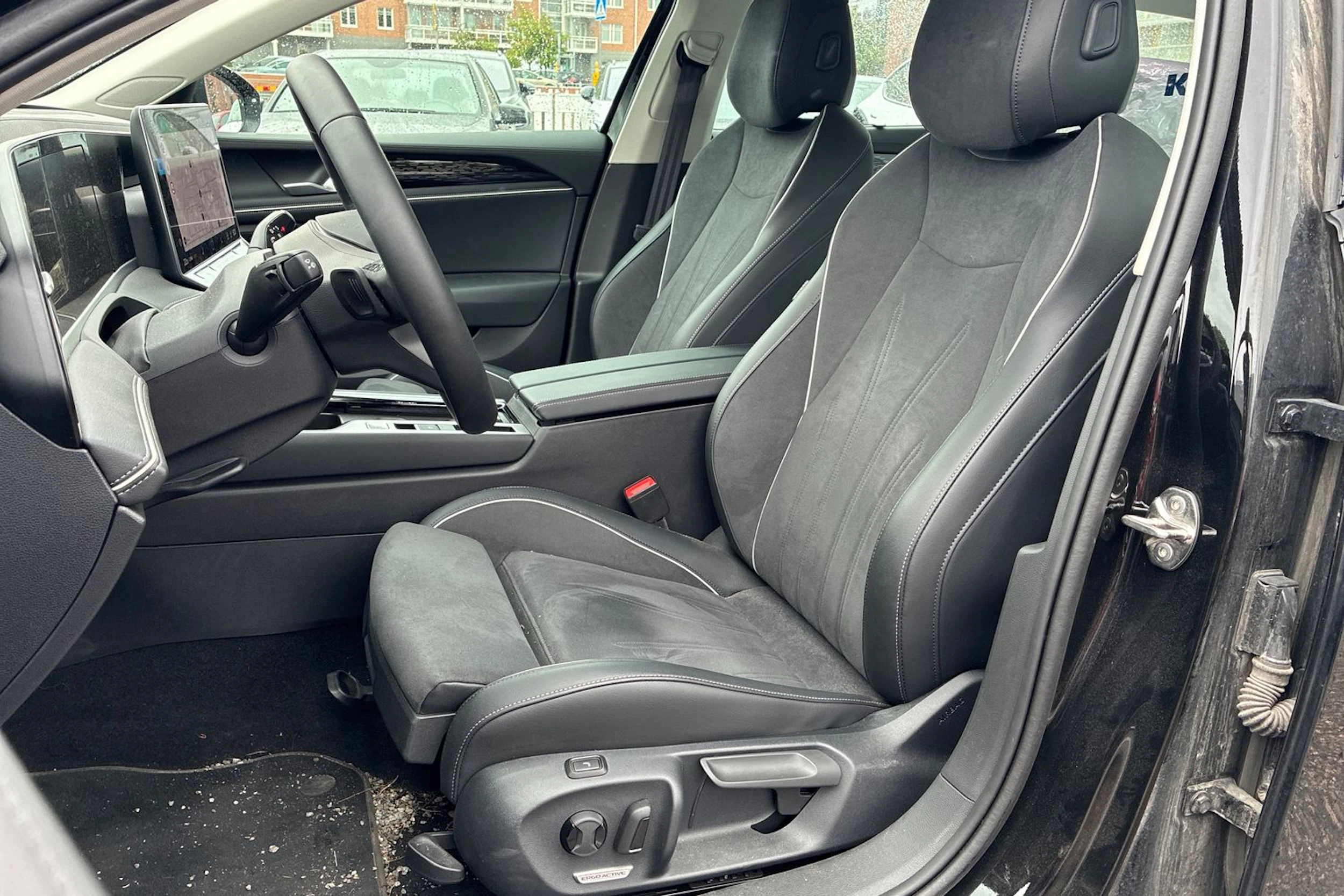 met. musta Volkswagen Passat 2024 kuva 4.