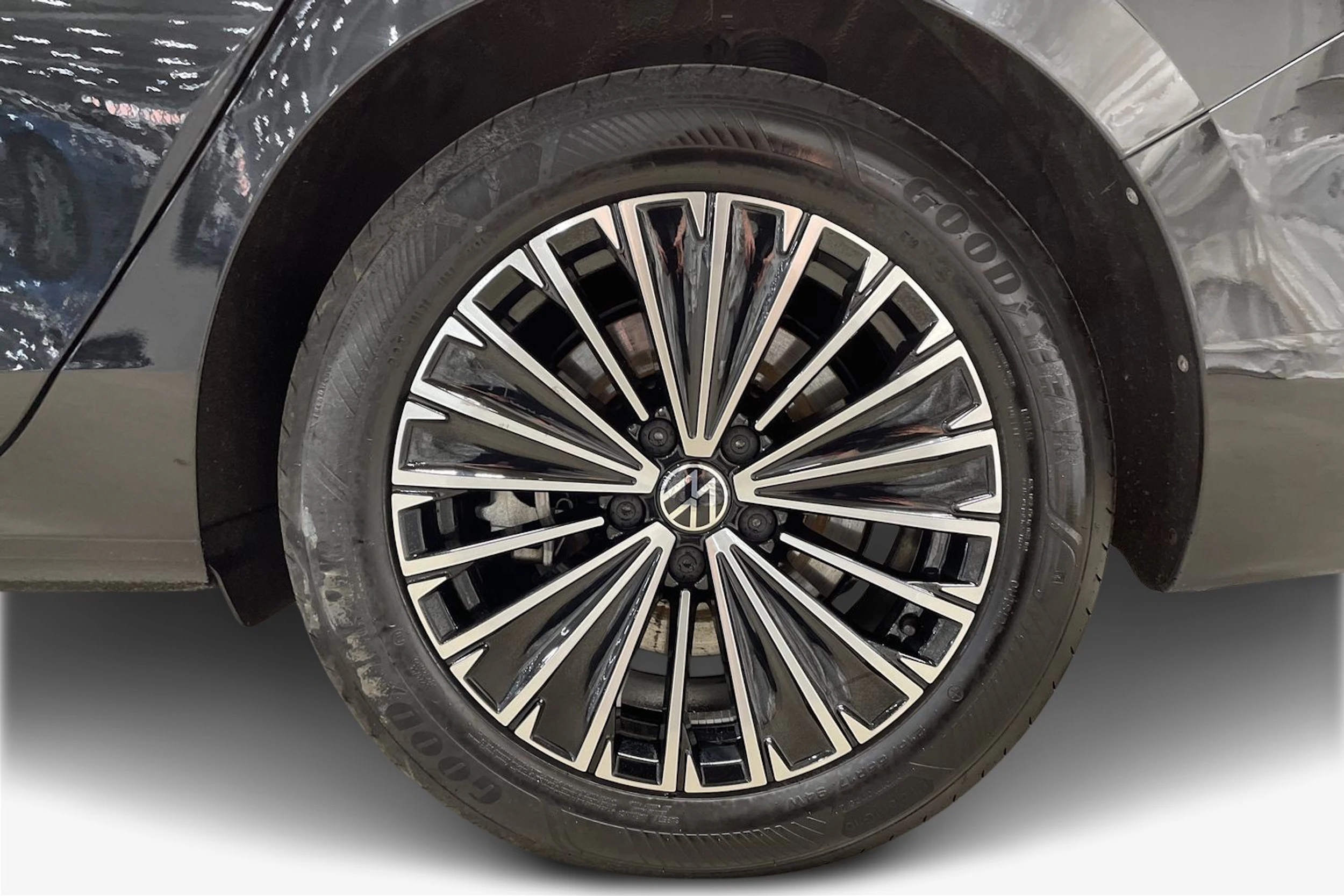 met. musta Volkswagen Passat 2024 kuva 9.