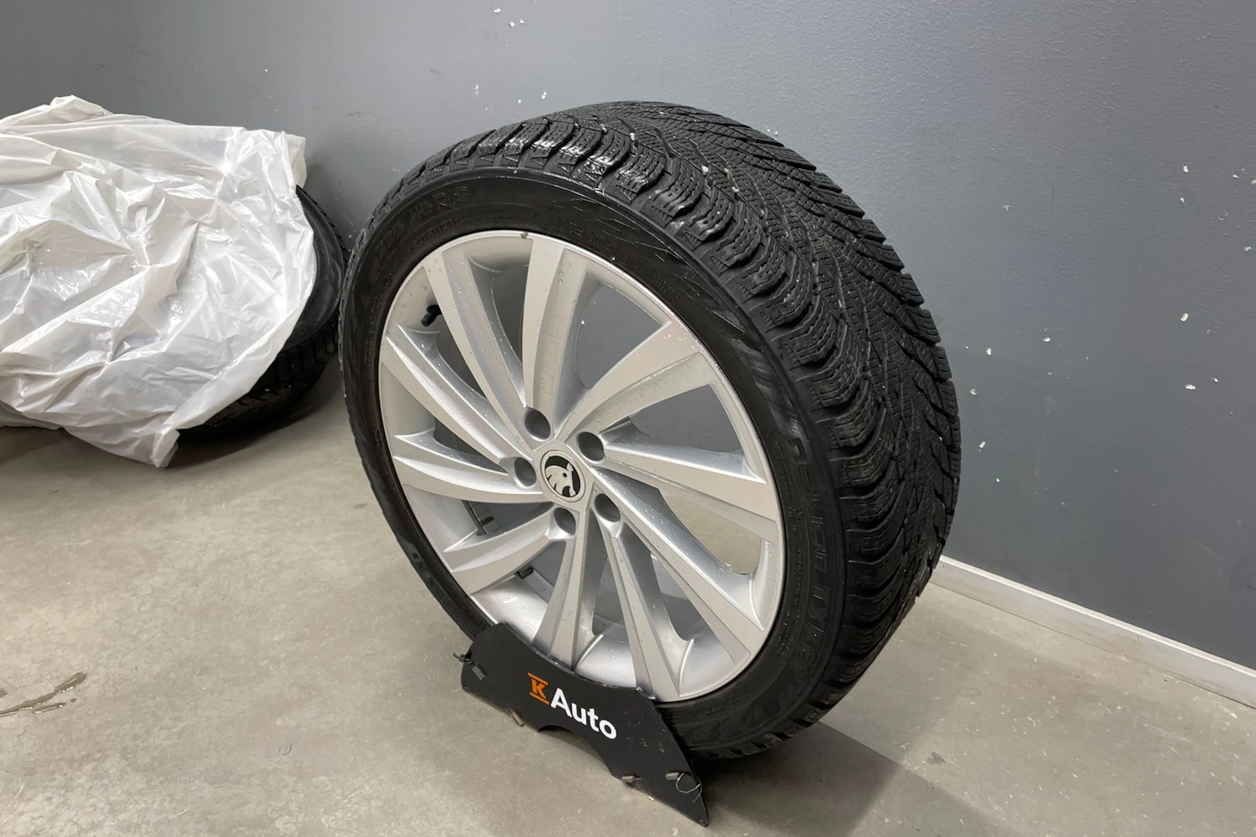 met. musta Volkswagen Passat 2024 kuva 11.