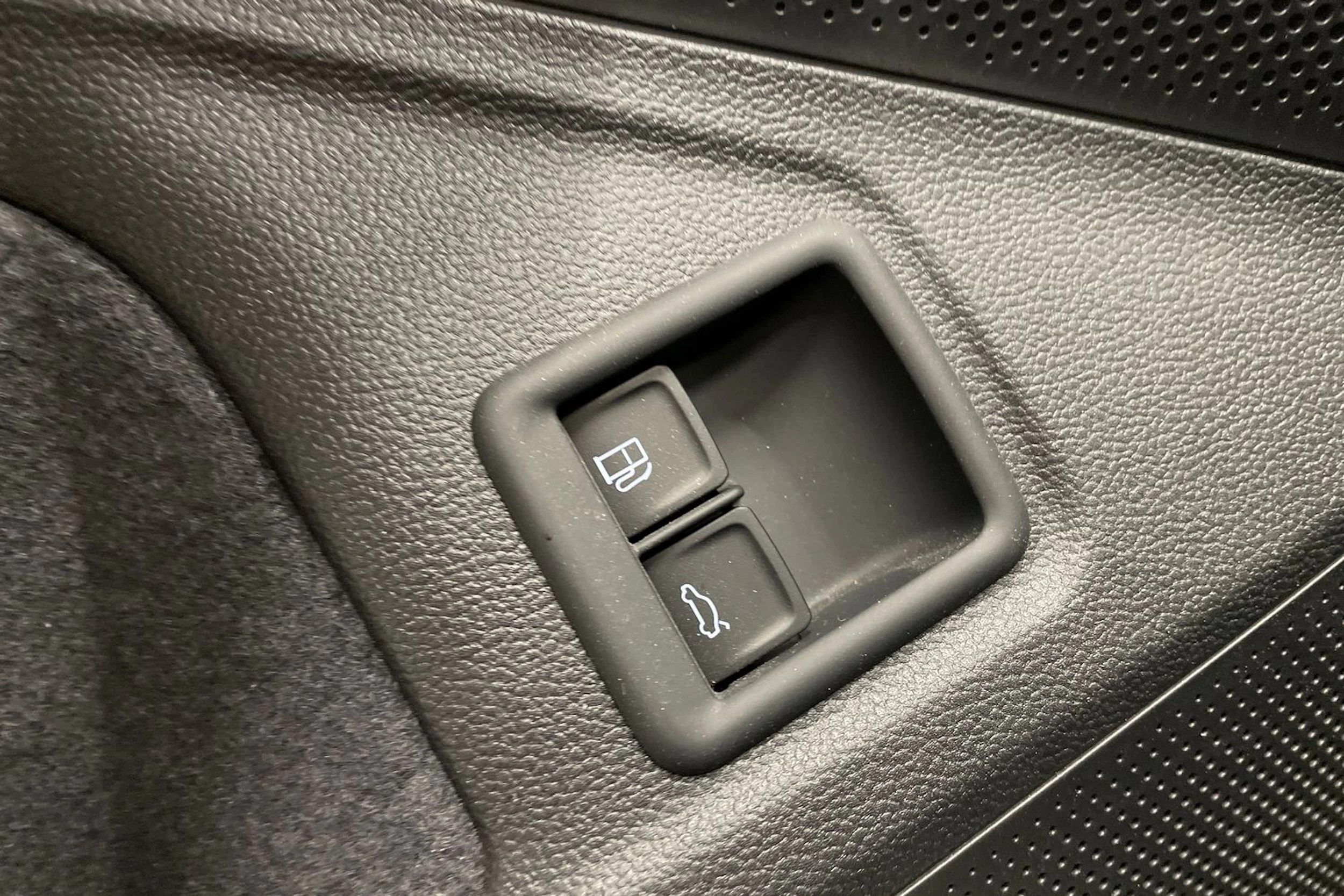 met. musta Volkswagen Passat 2024 kuva 25.
