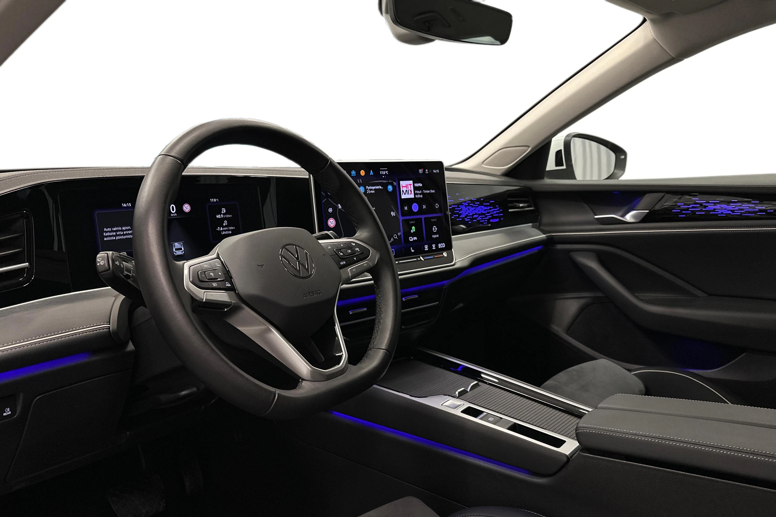valkoinen Volkswagen Passat 2024 kuva 8.