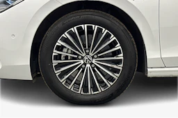 valkoinen Volkswagen Passat 2024 kuva 12.