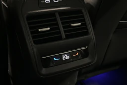 valkoinen Volkswagen Passat 2024 kuva 18.