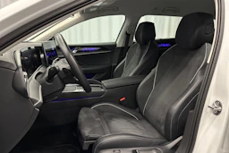 valkoinen Volkswagen Passat 2024 kuva 19.