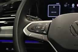 valkoinen Volkswagen Passat 2024 kuva 21.