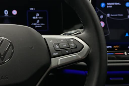 valkoinen Volkswagen Passat 2024 kuva 22.