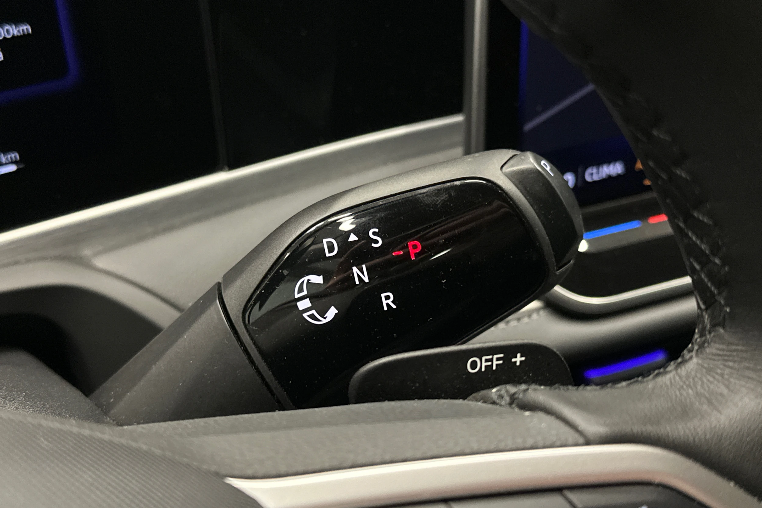 valkoinen Volkswagen Passat 2024 kuva 23.