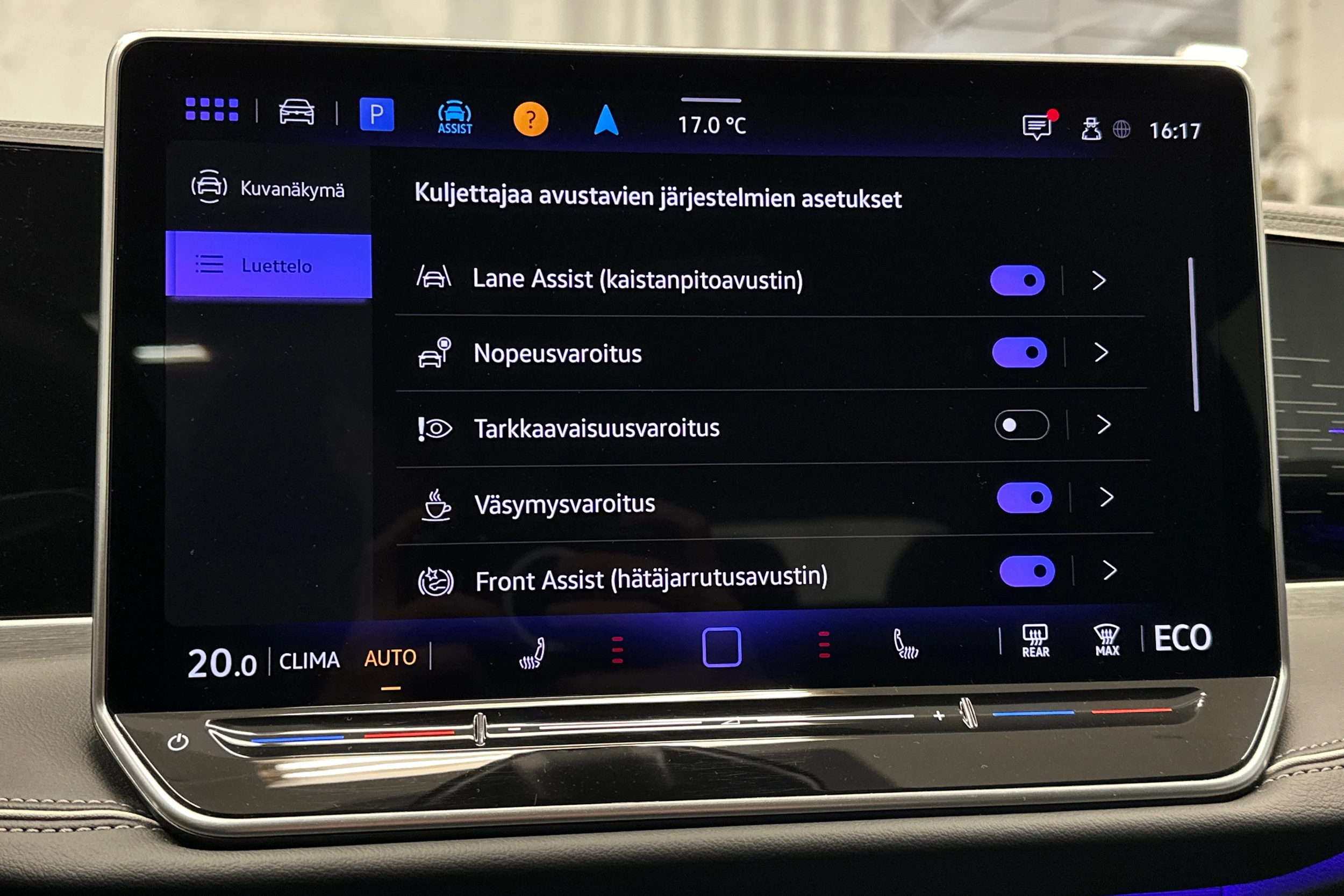 valkoinen Volkswagen Passat 2024 kuva 28.