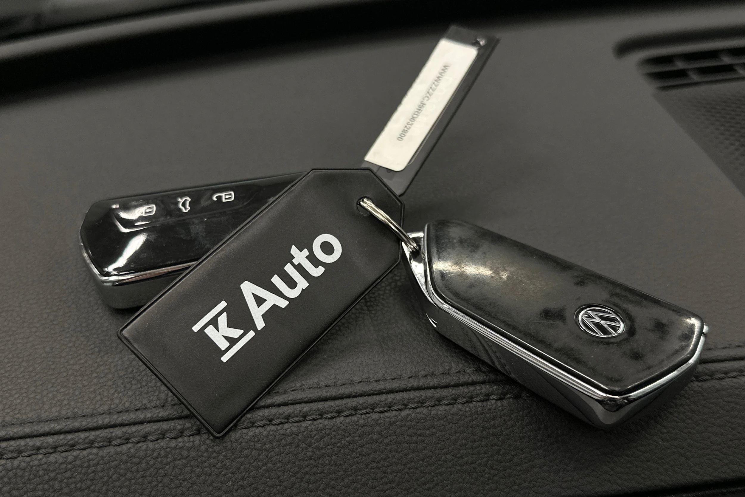 valkoinen Volkswagen Passat 2024 kuva 34.