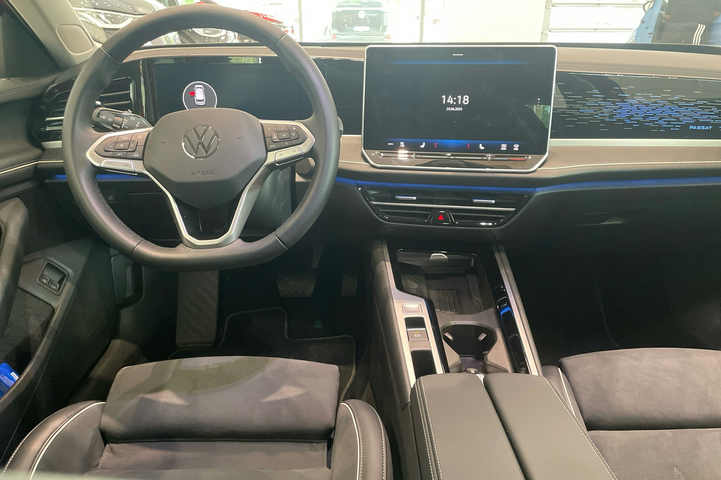 punainen Volkswagen Passat 2024 kuva 7.