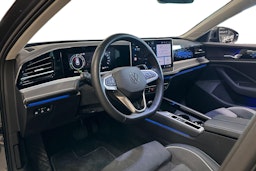 harmaa Volkswagen Passat 2024 kuva 3.