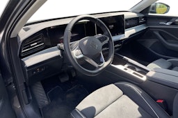 harmaa Volkswagen Passat 2024 kuva 3.