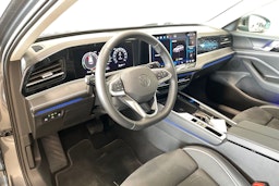 harmaa Volkswagen Passat 2024 kuva 7.