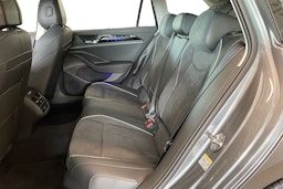 harmaa Volkswagen Passat 2024 kuva 10.