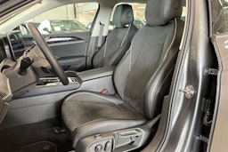 harmaa Volkswagen Passat 2024 kuva 14.