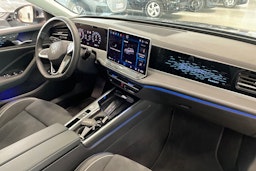 harmaa Volkswagen Passat 2024 kuva 15.