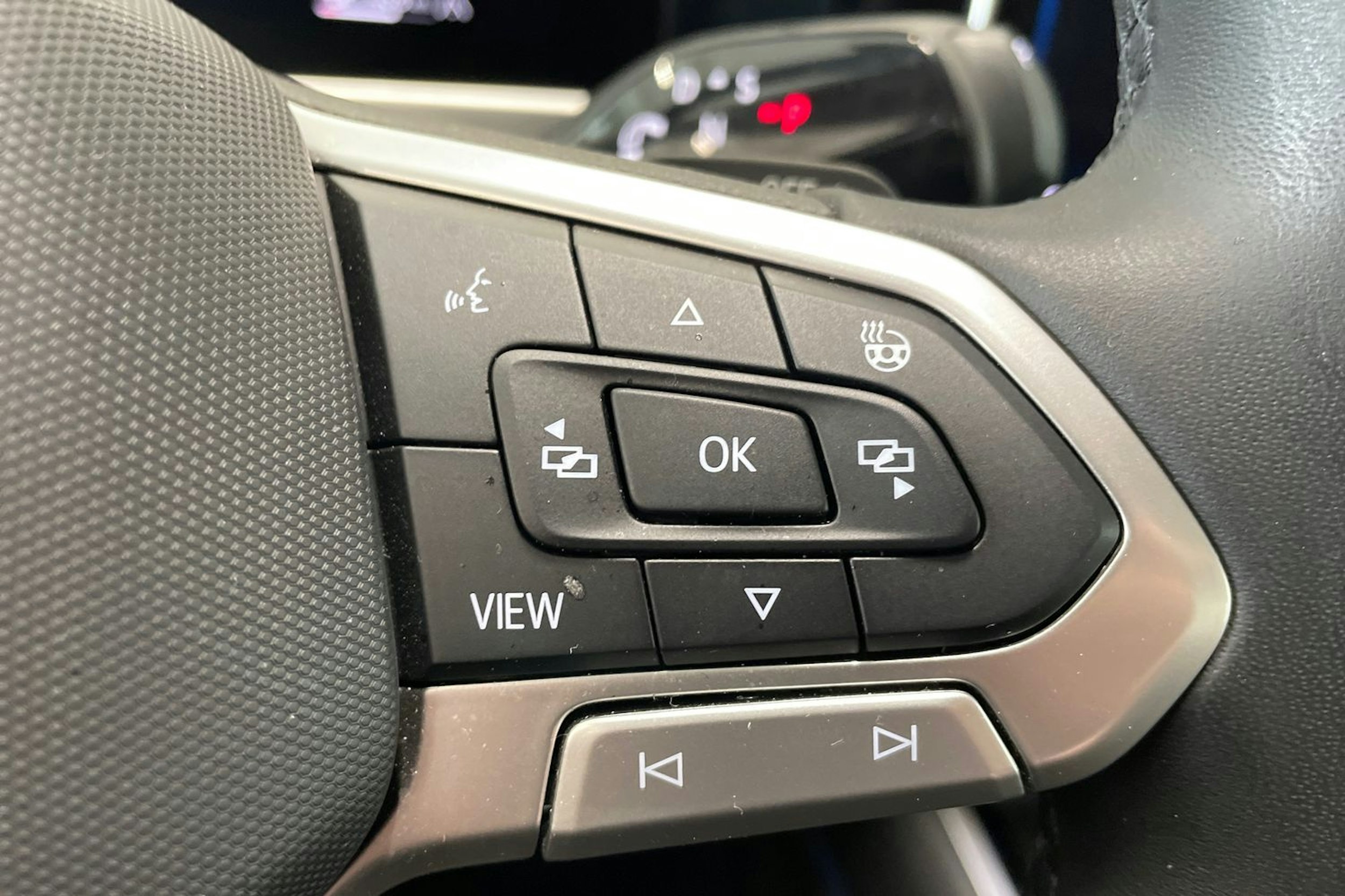 harmaa Volkswagen Passat 2024 kuva 17.