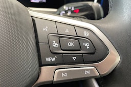 harmaa Volkswagen Passat 2024 kuva 17.