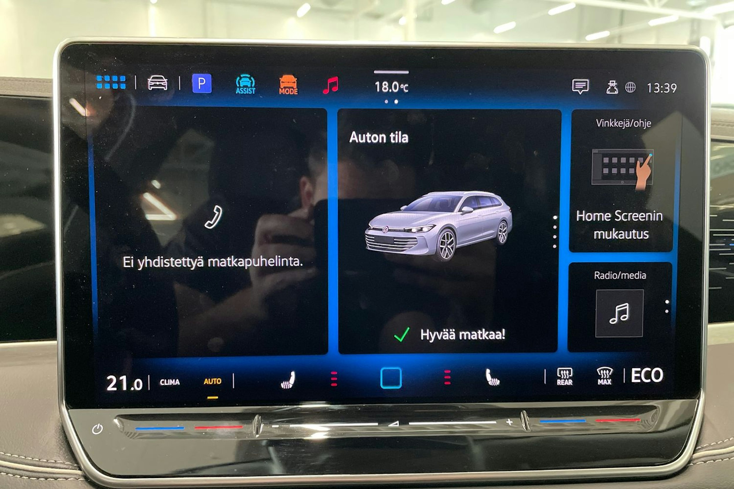 harmaa Volkswagen Passat 2024 kuva 23.