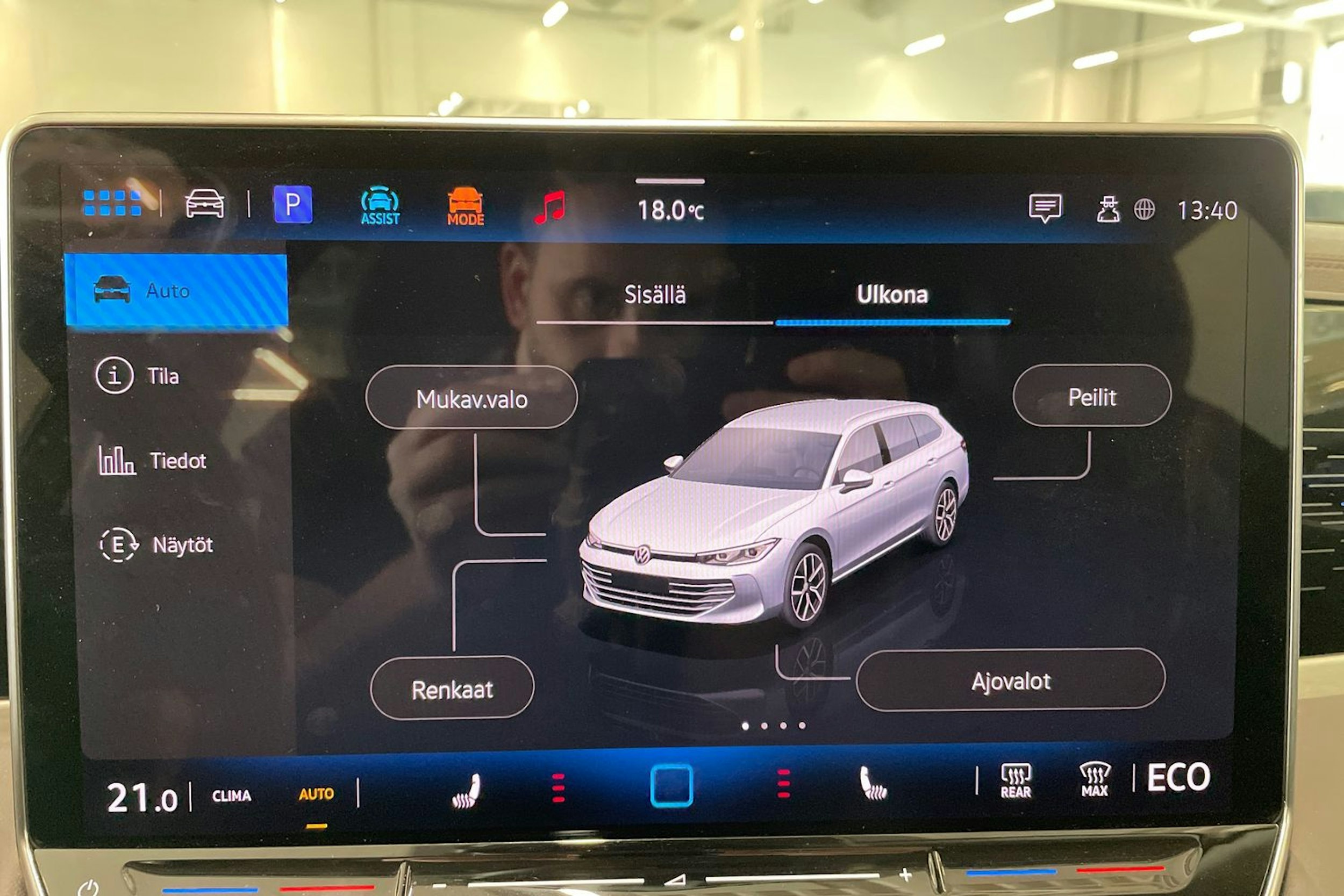 harmaa Volkswagen Passat 2024 kuva 28.