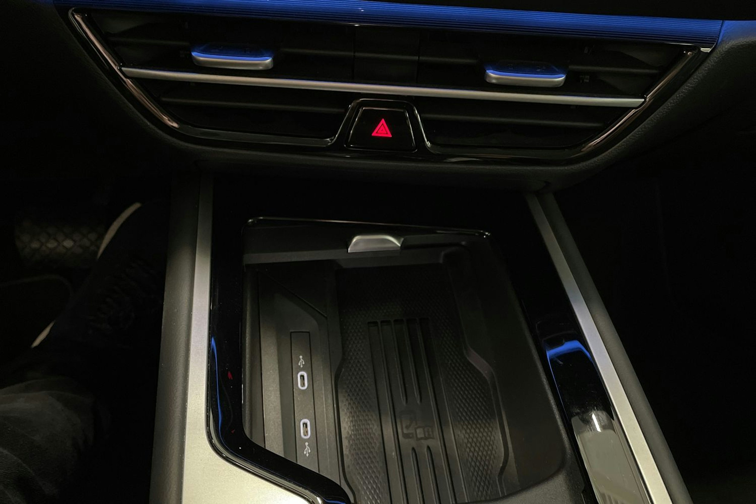 harmaa Volkswagen Passat 2024 kuva 35.