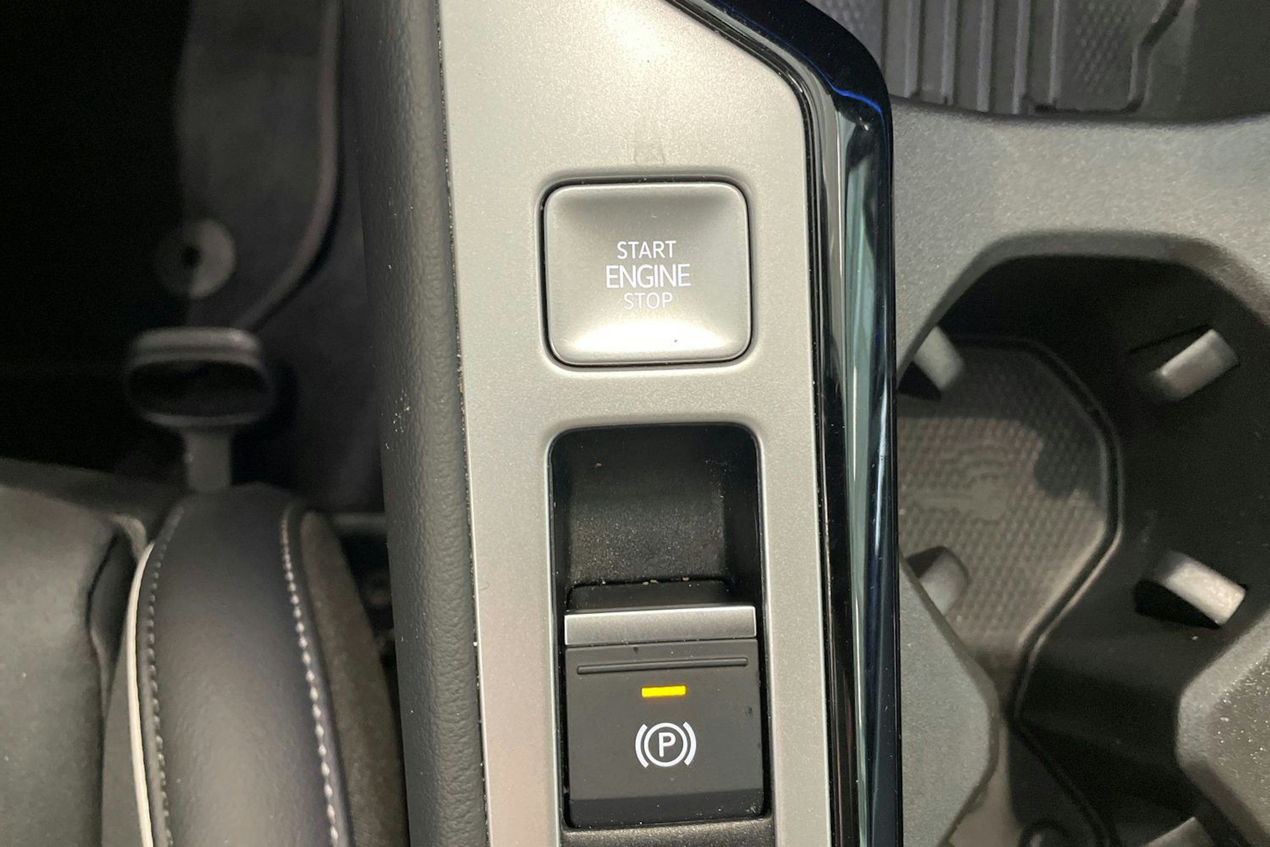 harmaa Volkswagen Passat 2024 kuva 36.