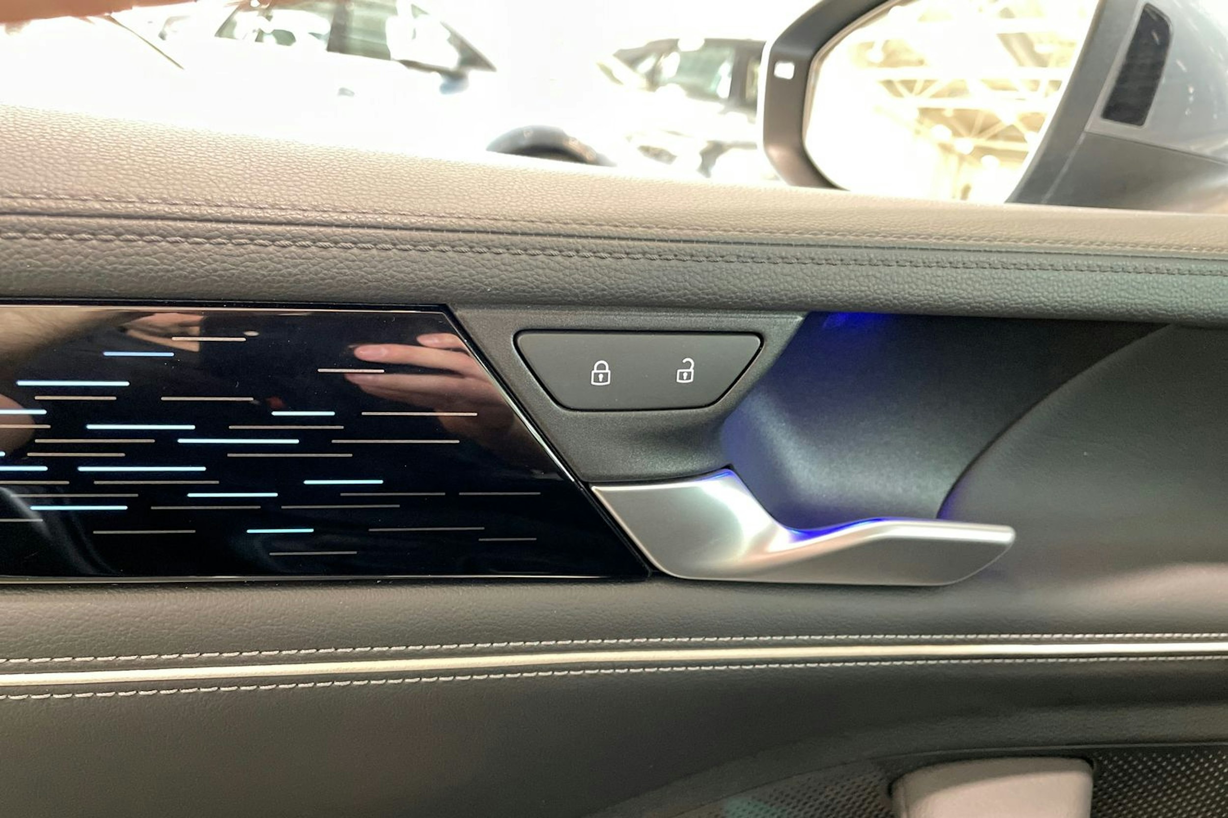 harmaa Volkswagen Passat 2024 kuva 38.