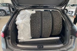 harmaa Volkswagen Passat 2024 kuva 40.