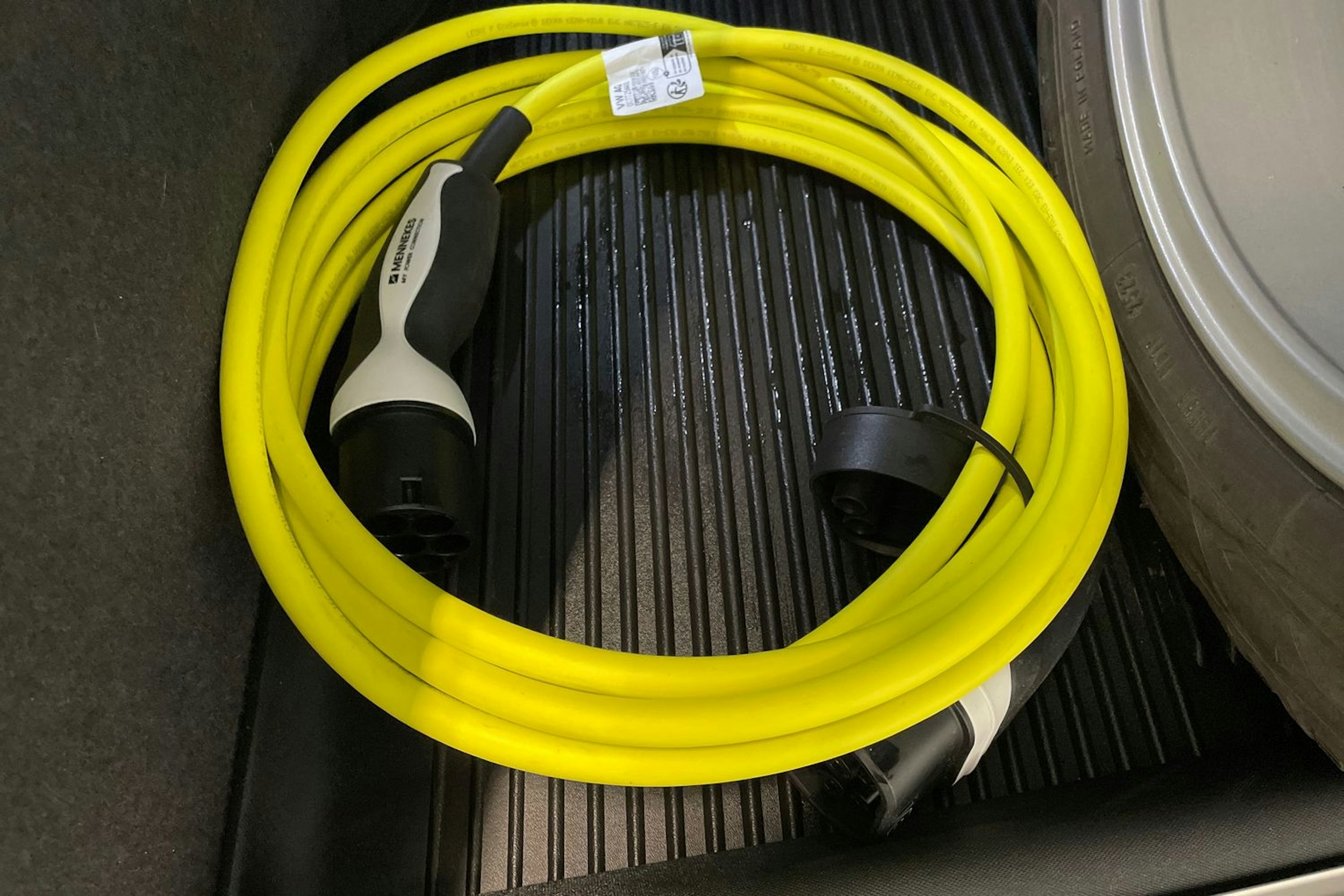 harmaa Volkswagen Passat 2024 kuva 41.