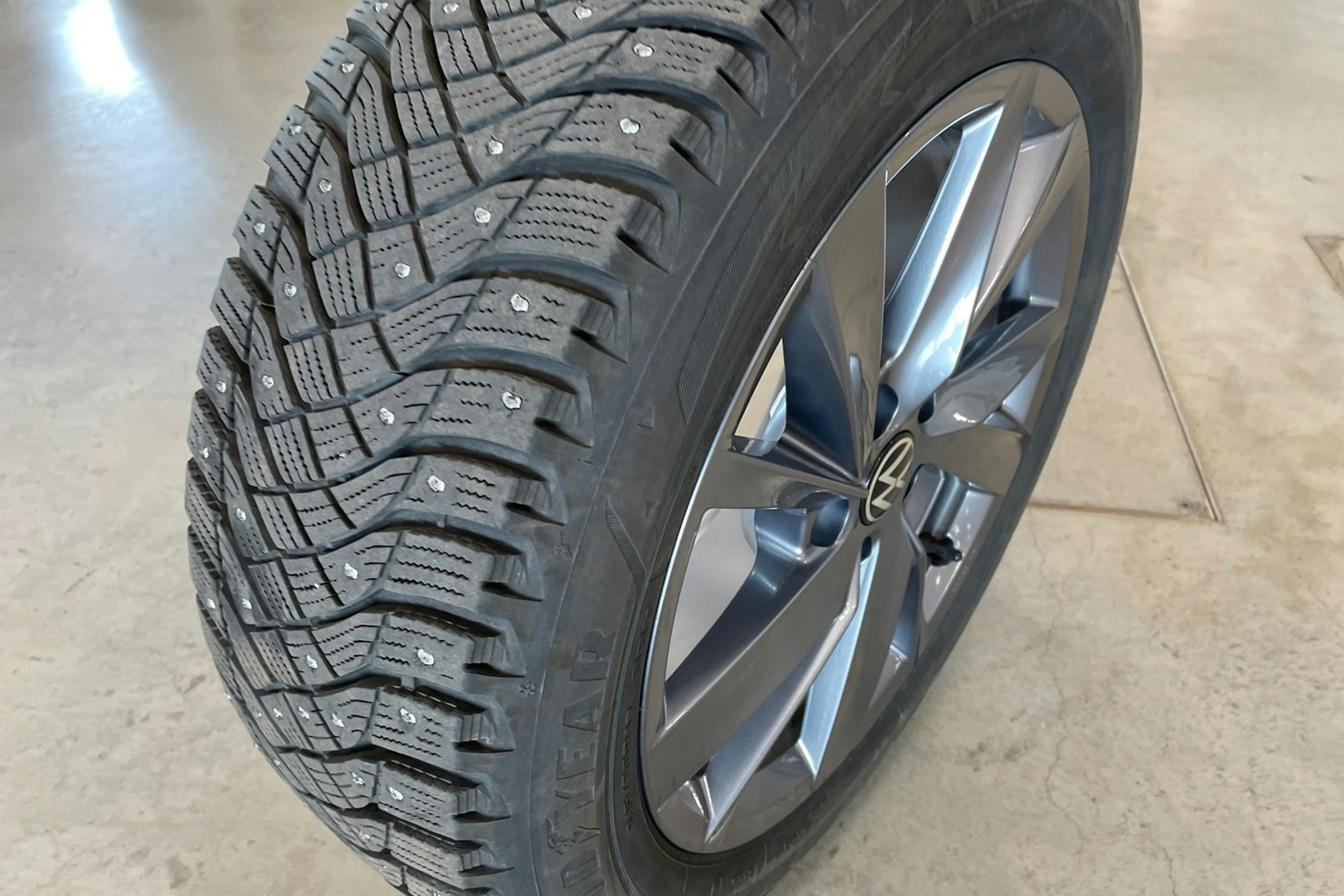 harmaa Volkswagen Passat 2024 kuva 42.