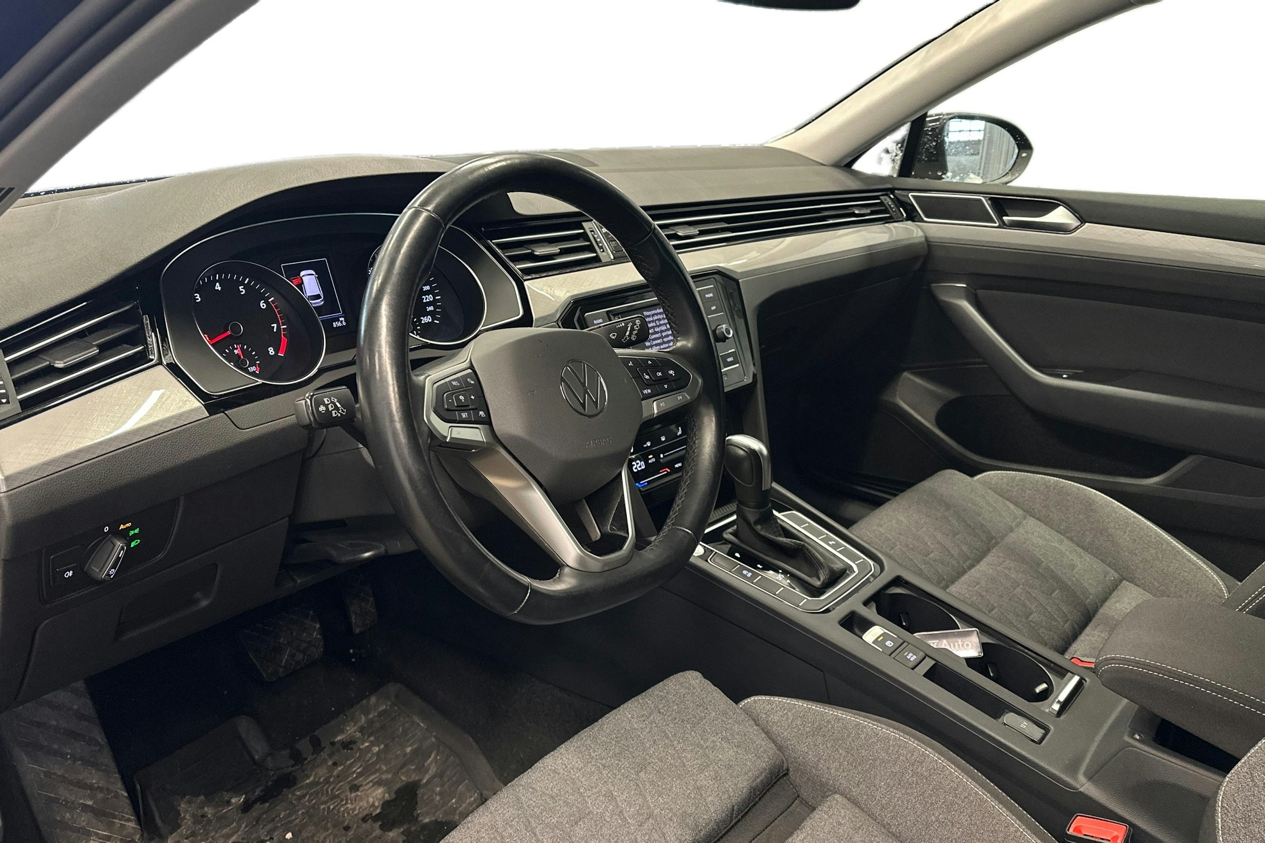 musta Volkswagen Passat 2024 kuva 3.