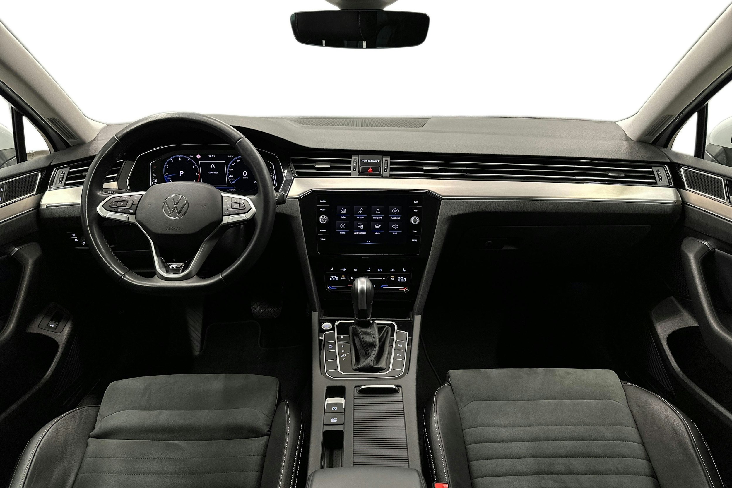 valkoinen Volkswagen Passat 2024 kuva 9.