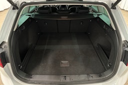 valkoinen Volkswagen Passat 2024 kuva 14.