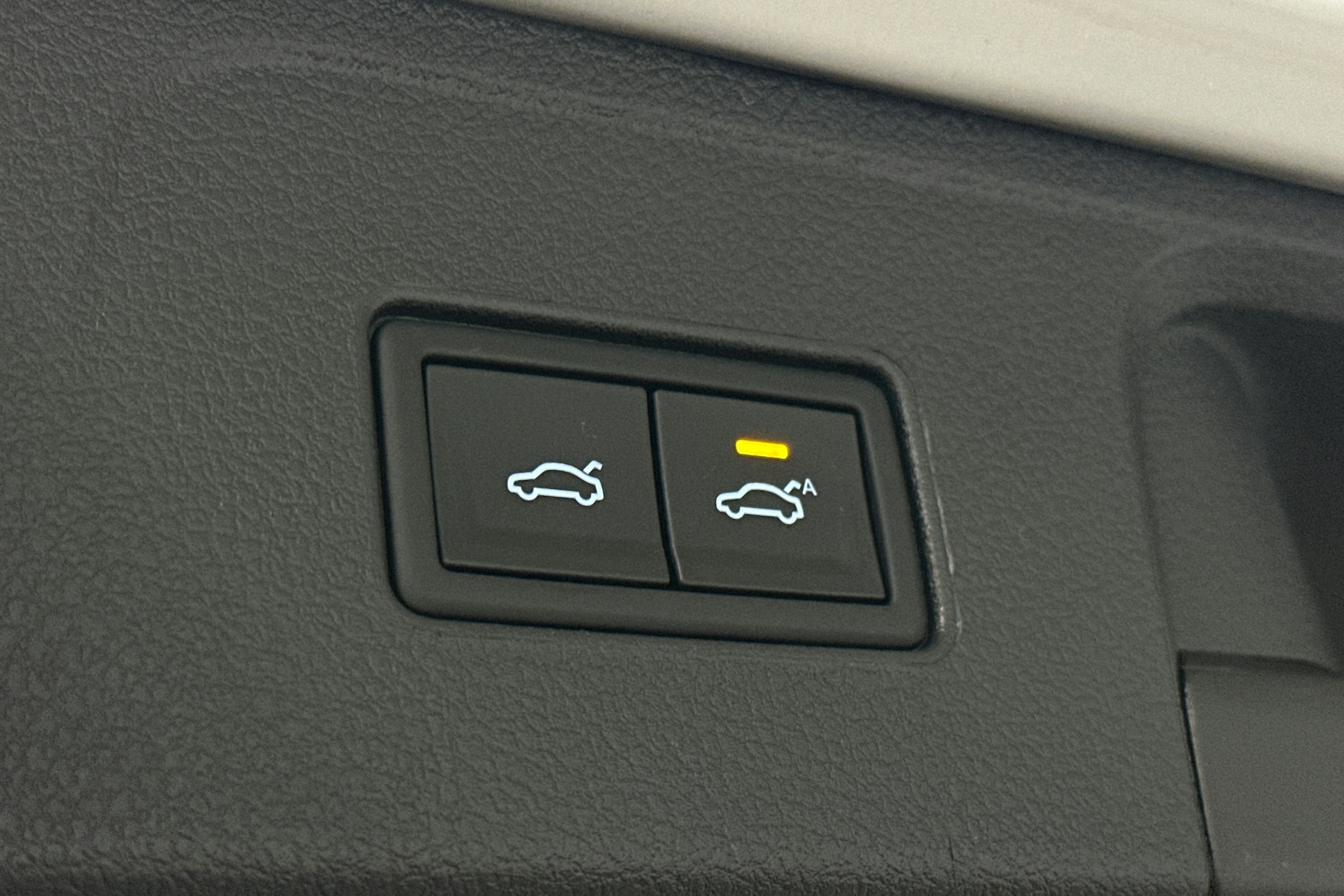 valkoinen Volkswagen Passat 2024 kuva 15.