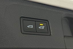 valkoinen Volkswagen Passat 2024 kuva 15.