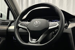 valkoinen Volkswagen Passat 2024 kuva 18.