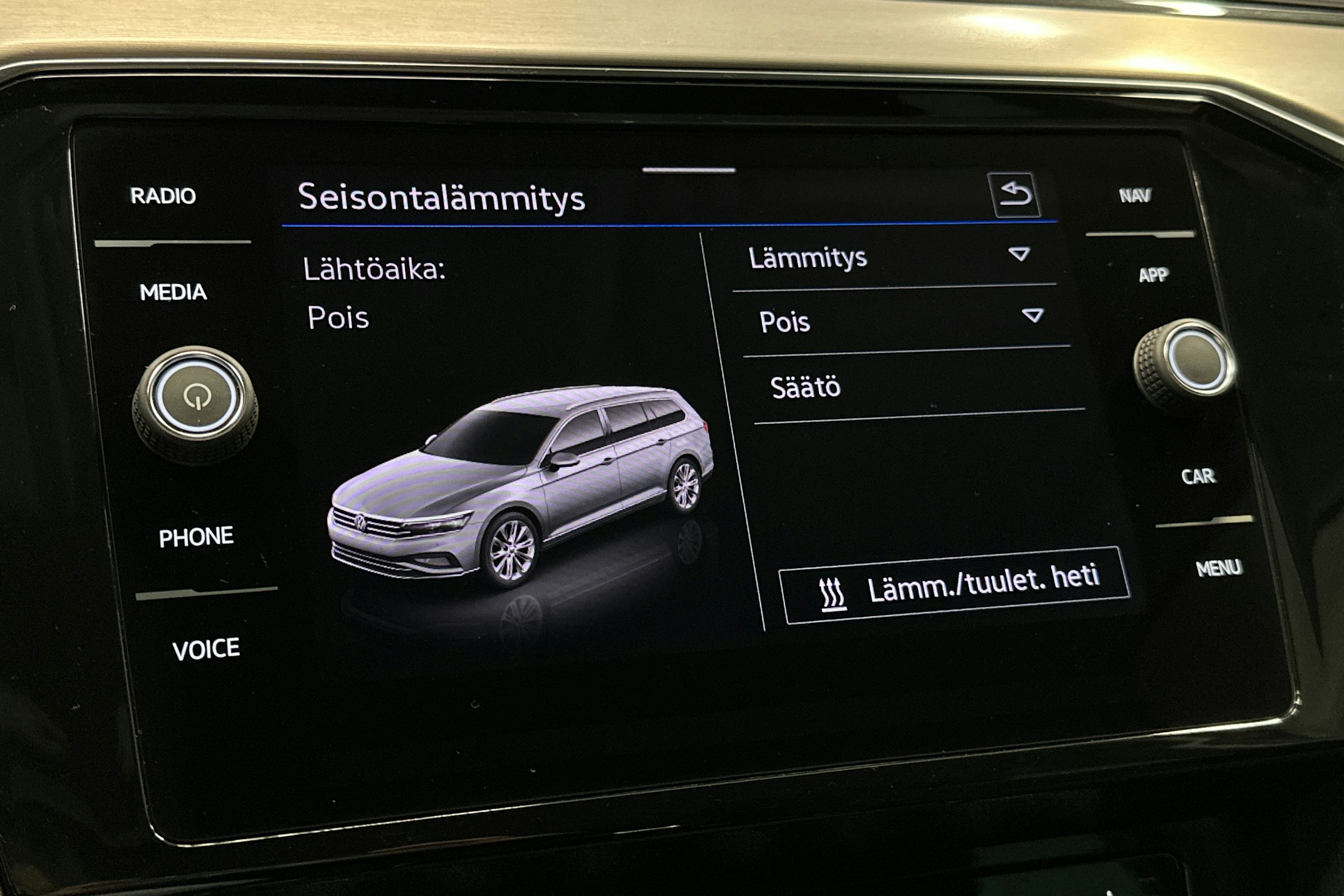 valkoinen Volkswagen Passat 2024 kuva 26.