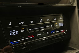 valkoinen Volkswagen Passat 2024 kuva 28.