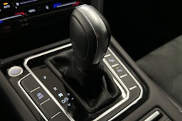valkoinen Volkswagen Passat 2024 kuva 29.